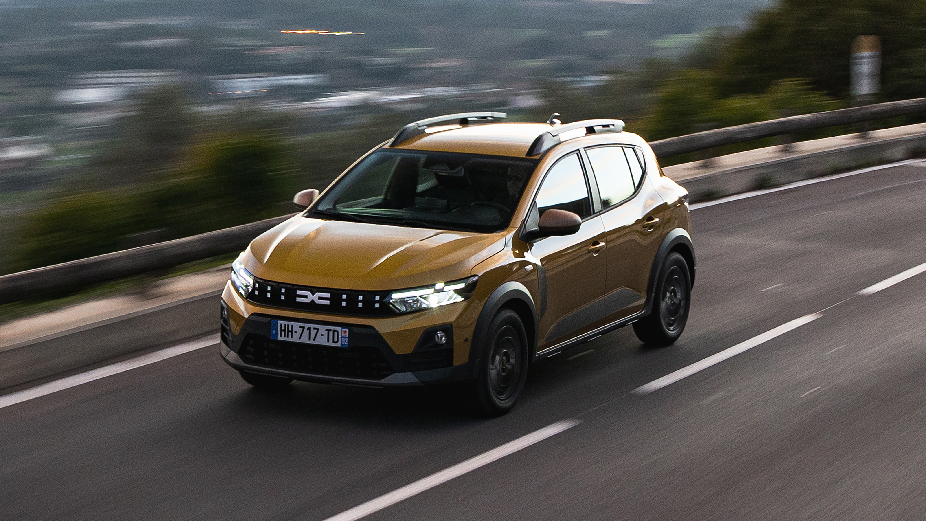 New Dacia Sandero Stepway - front overhead