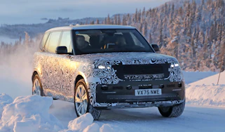 Facelifted Range Rover 2027 - front tracking