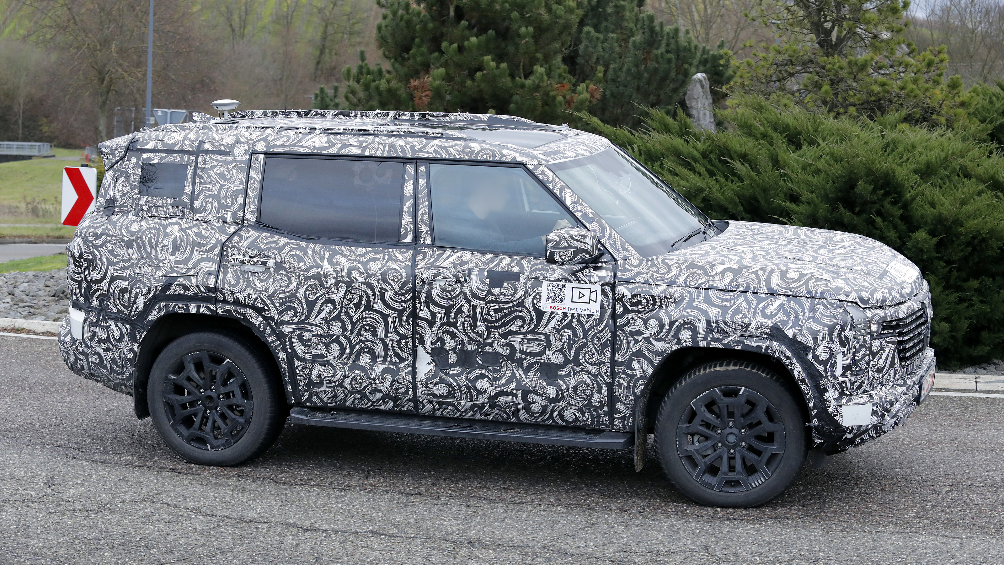 New Mitsubishi Shogun - front angled
