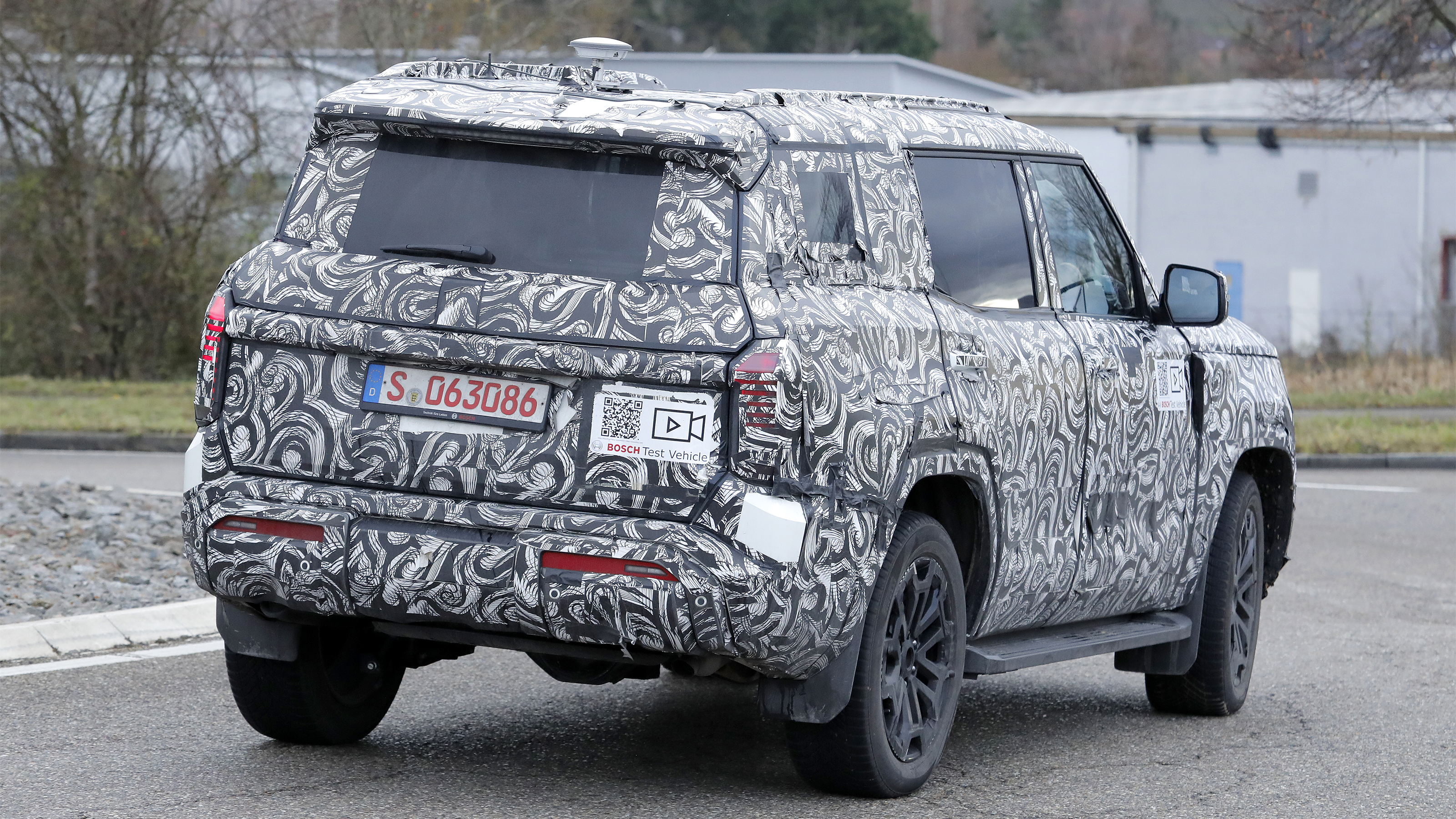 New Mitsubishi Shogun - rear 3/4