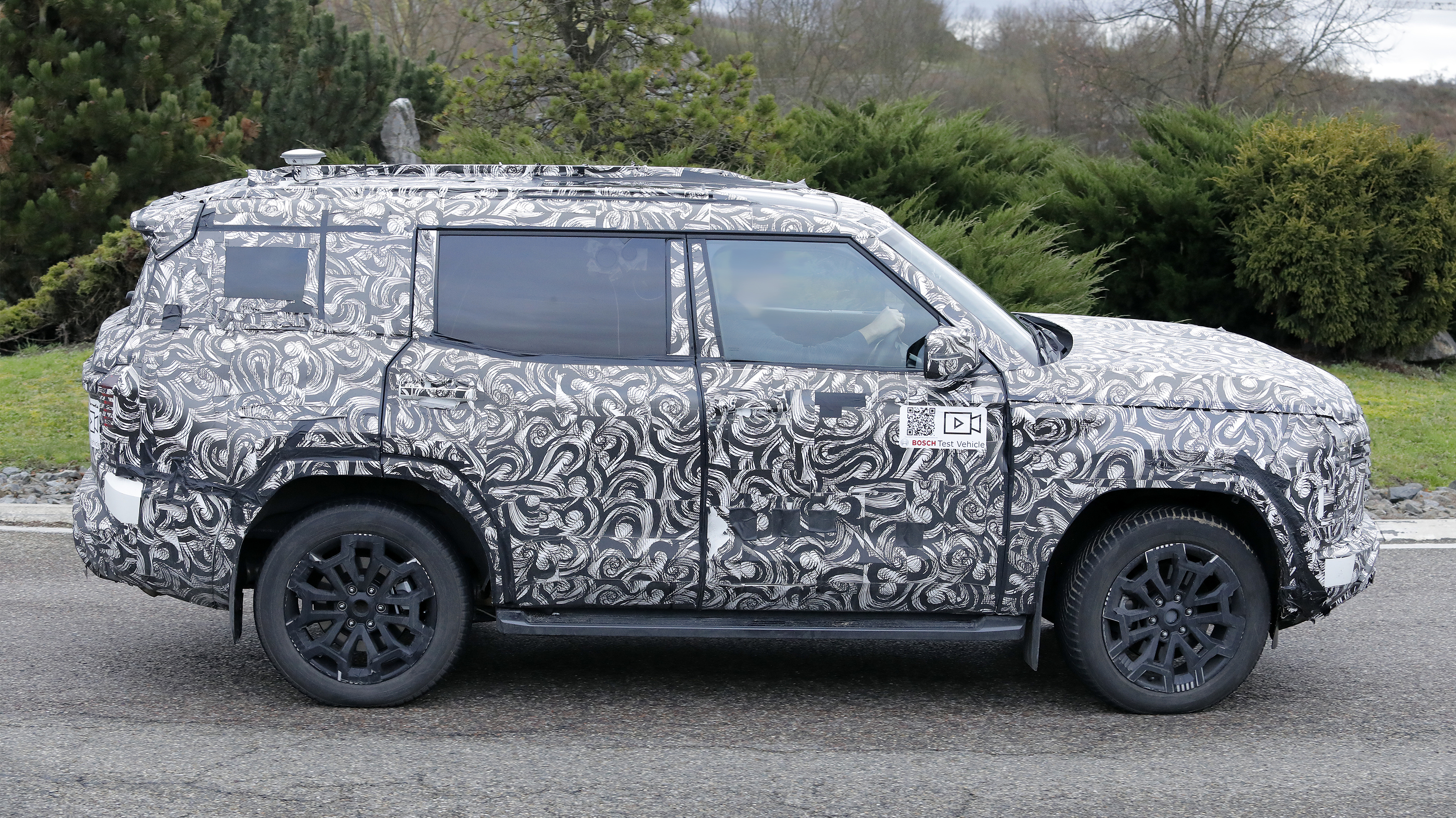 New Mitsubishi Shogun - side profile