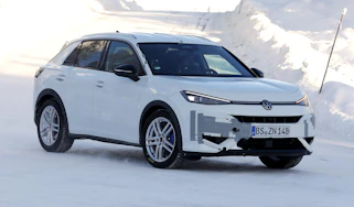 Volkswagen T-Roc R (camouflaged) - front