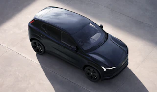 Volvo EX30 Black Edition - front