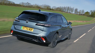 Peugeot E-308 SW facelift - rear tracking