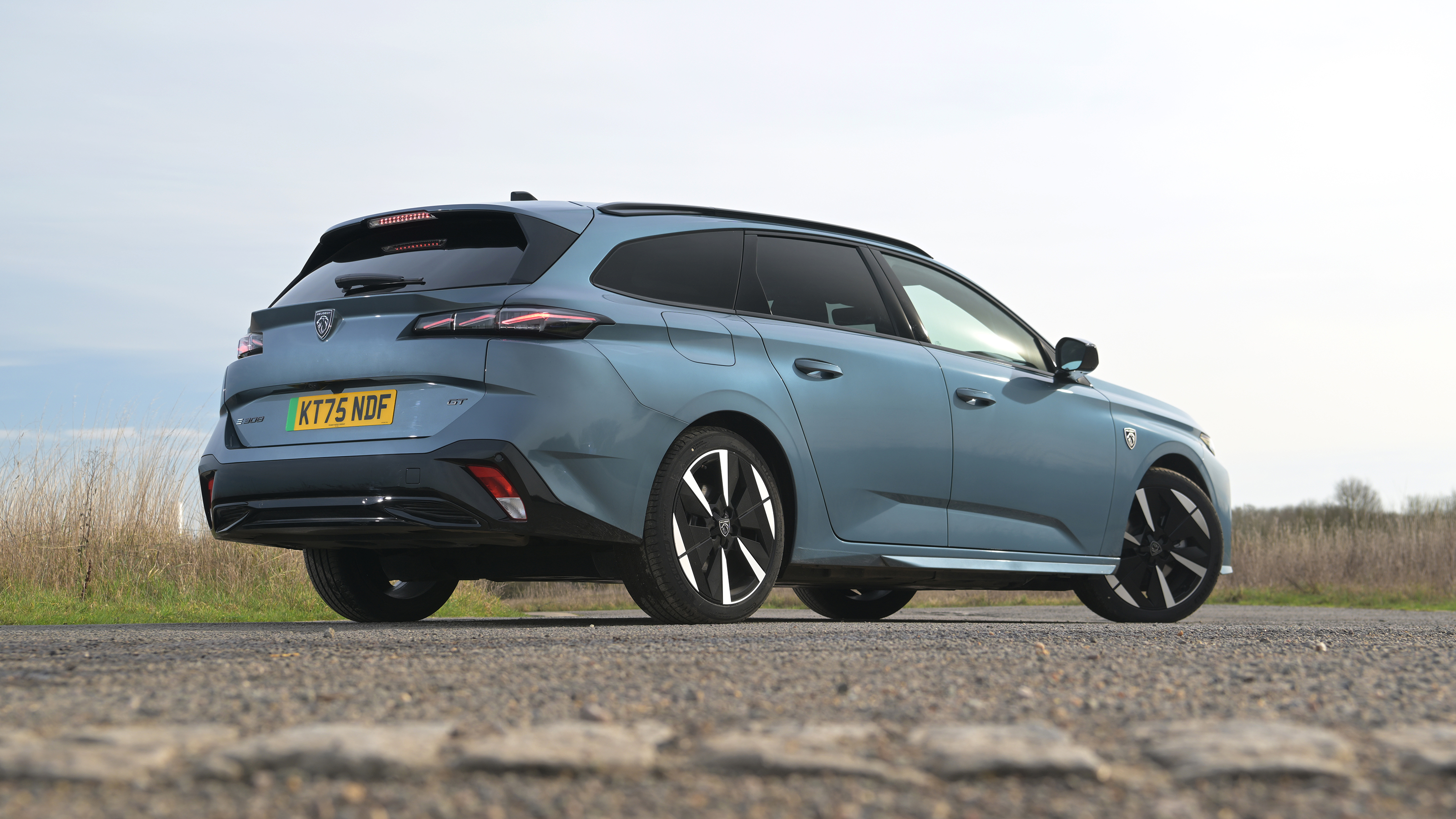 Peugeot E-308 SW facelift - rear static 