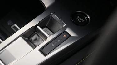 Peugeot E-308 SW facelift - centre console