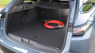 Peugeot E-308 SW facelift - boot with charging cable