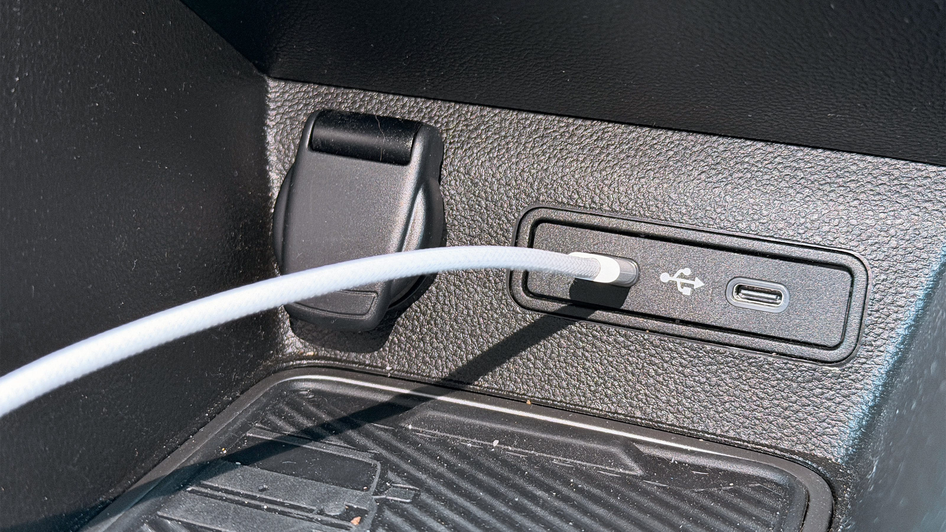 Renault 5 E-Tech Iconic Five - USB
