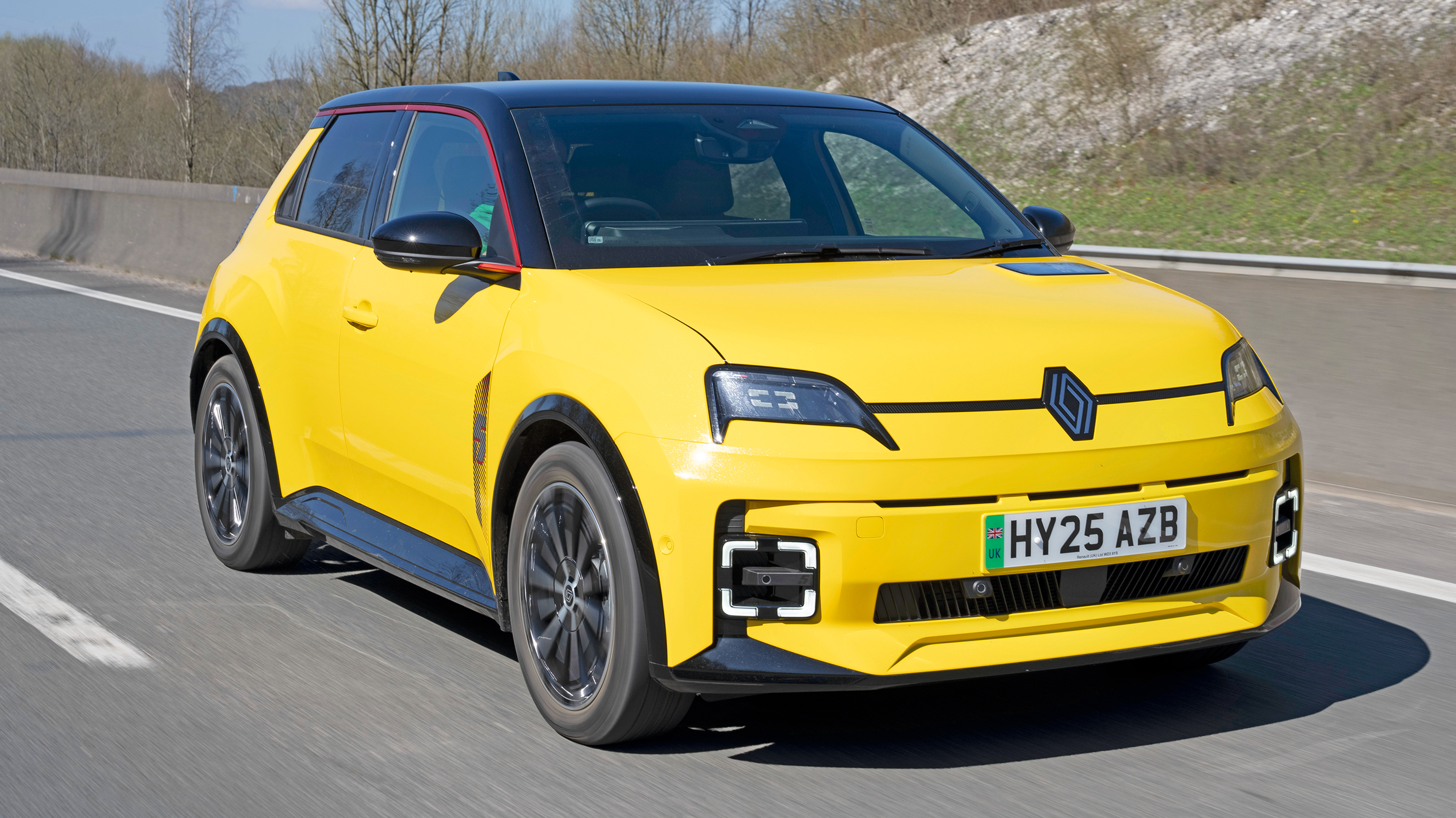 Renault 5 E-Tech Iconic Five - front action