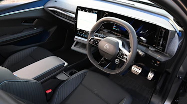 Renault Megane E-Tech - dashboard