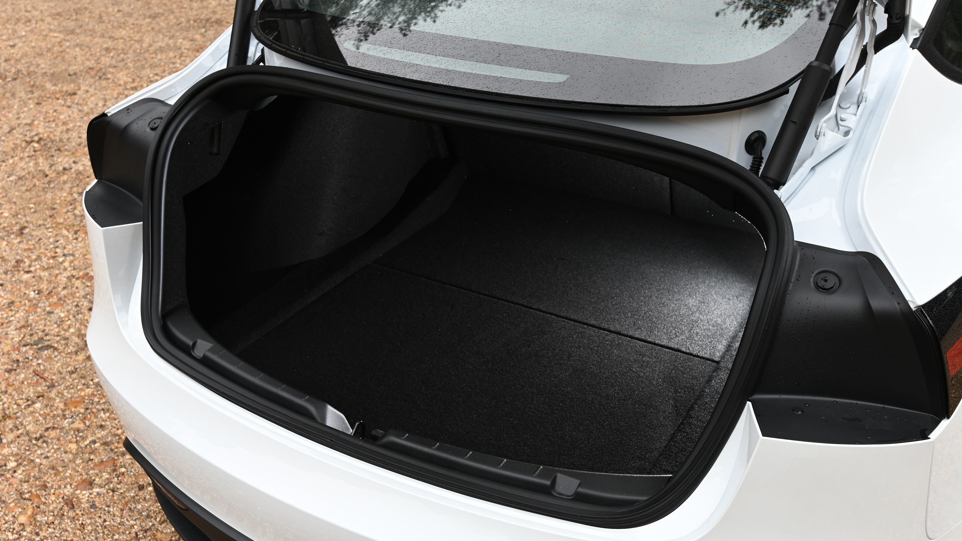 Tesla Model 3 RWD - boot
