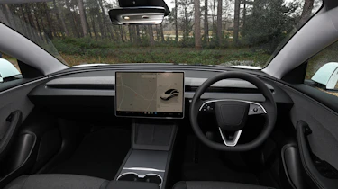 Tesla Model 3 RWD - dashboard