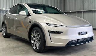 Tesla Model Y 6-seater - front