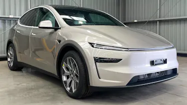 Tesla Model Y 6-seater - front