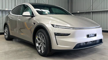 Tesla Model Y 6-seater - front