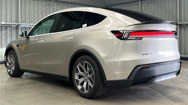 Tesla Model Y 6-seater - rear