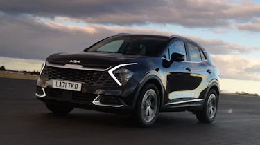 Three-car garage - Kia Sportage front tracking