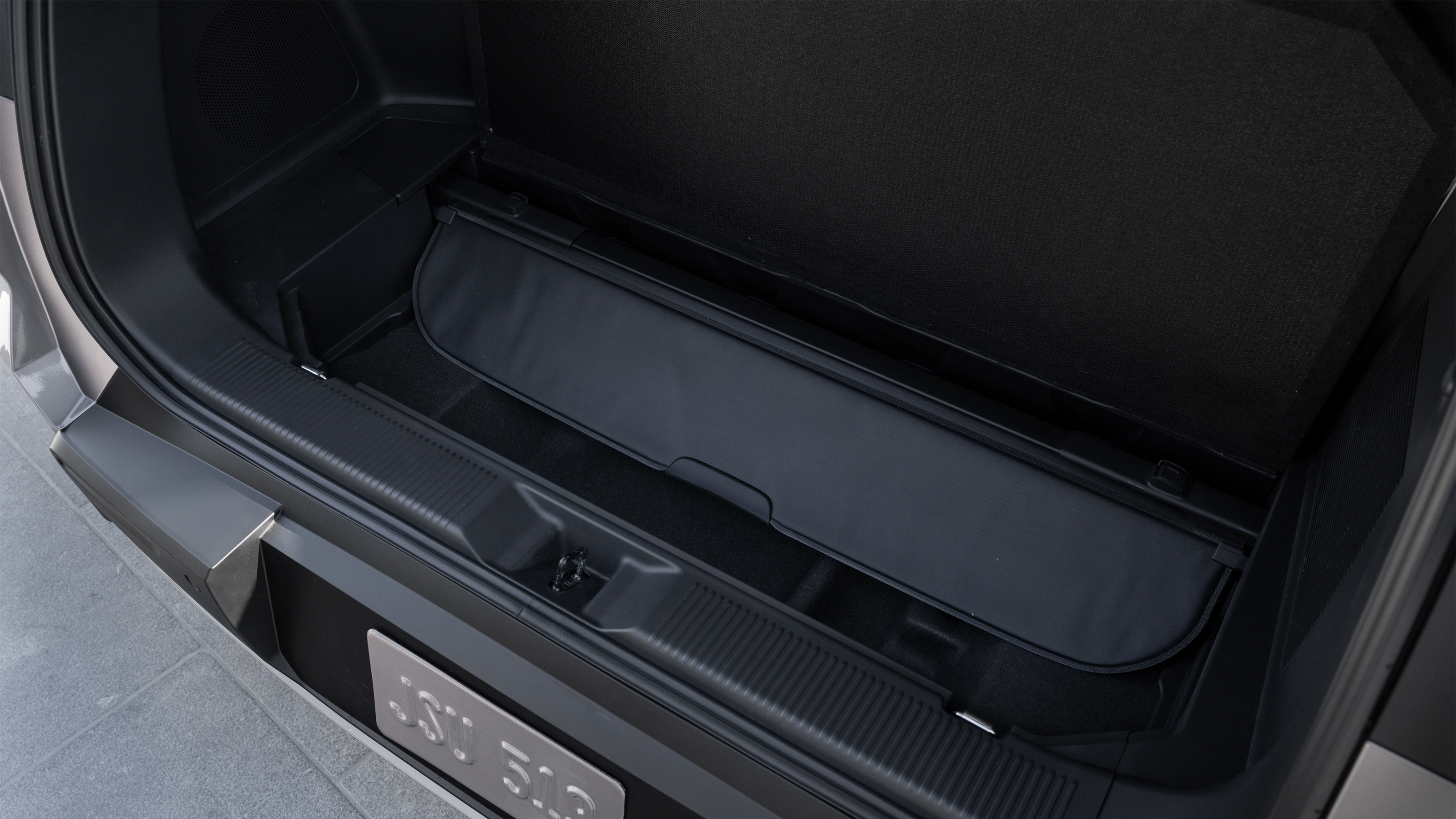 Toyota Highlander BEV - cable storage