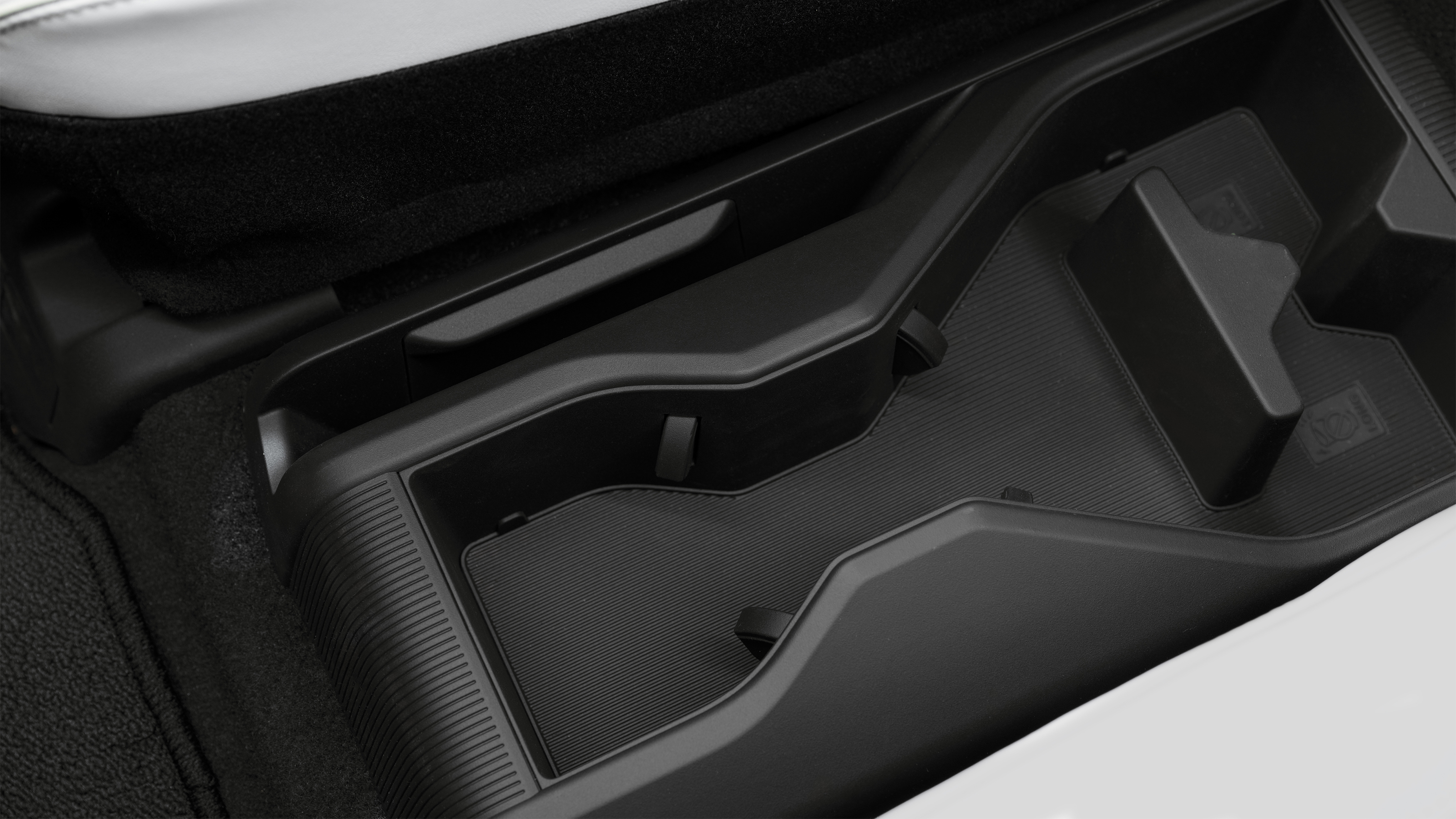 Toyota Highlander BEV - cupholders