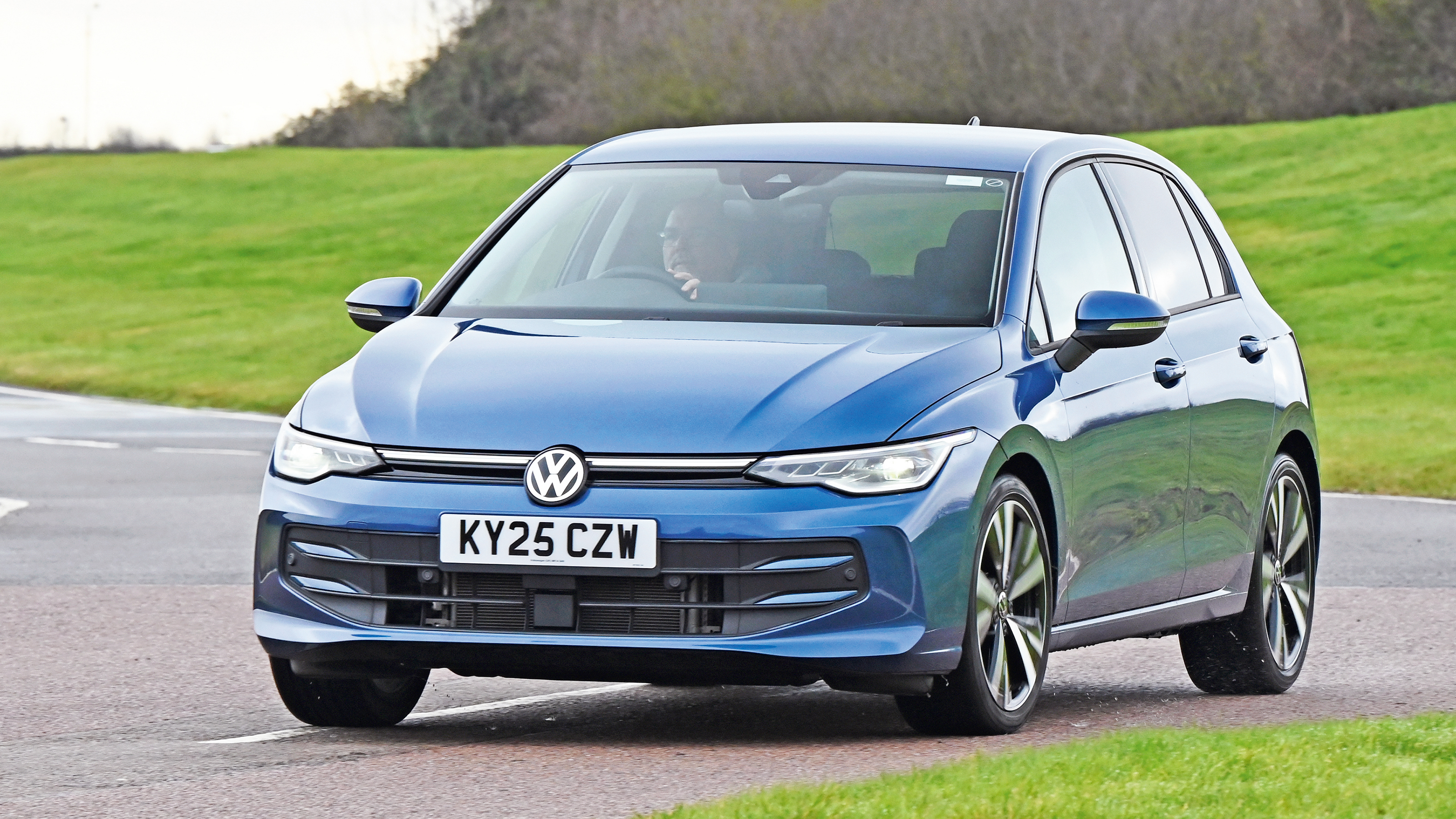 Volkswagen Golf - front cornering