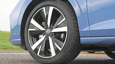 Volkswagen Golf - wheel