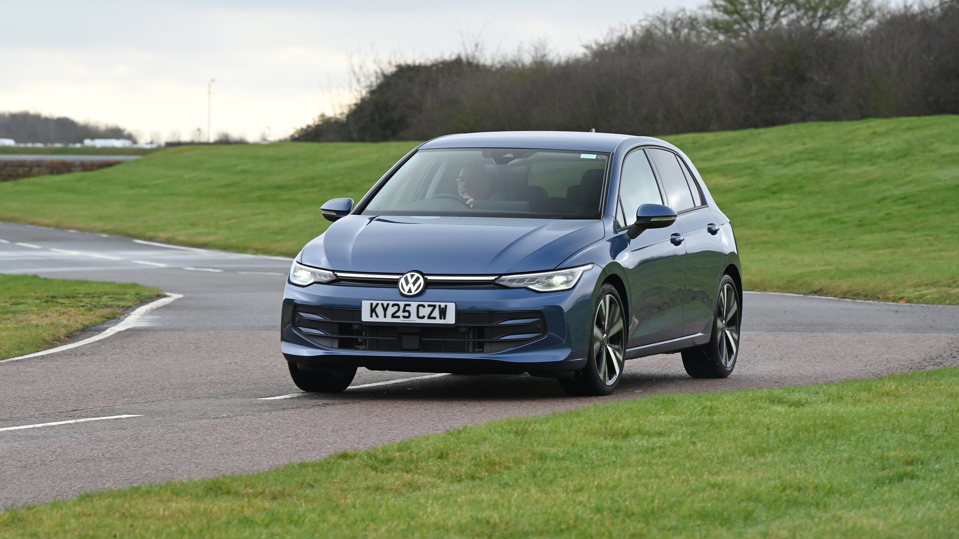 Volkswagen Golf - front cornering