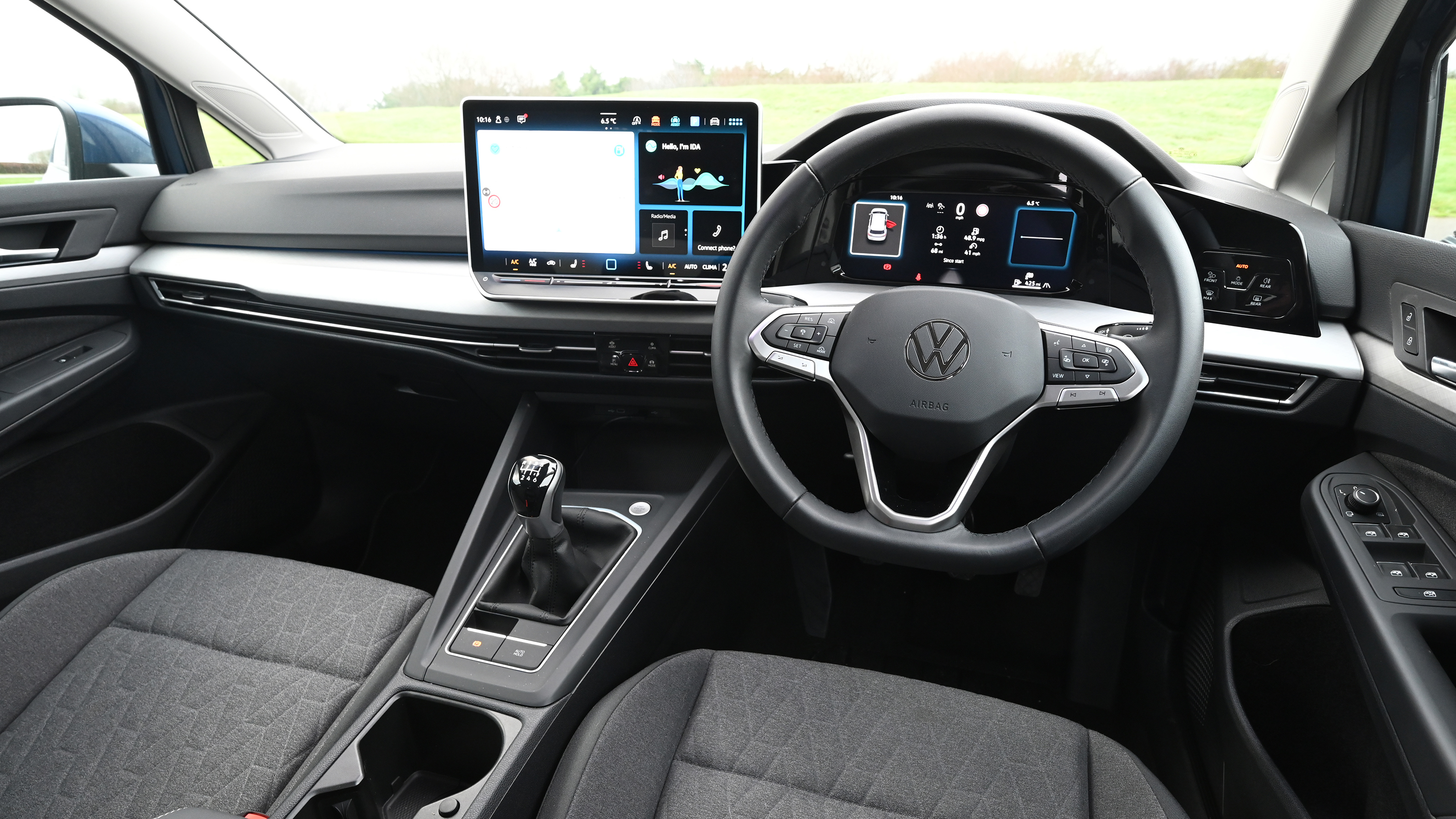 Volkswagen Golf - dashboard