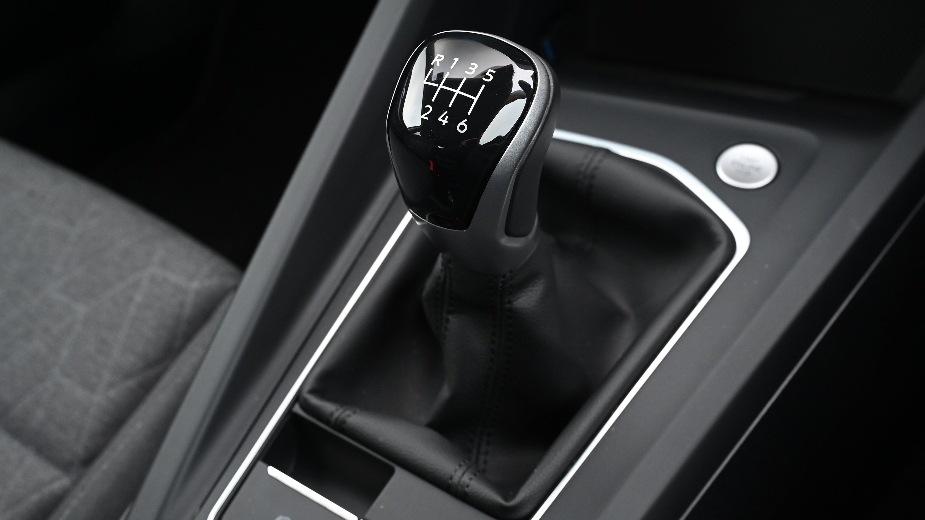 Volkswagen Golf - gear stick