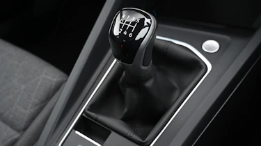 Volkswagen Golf - gear stick