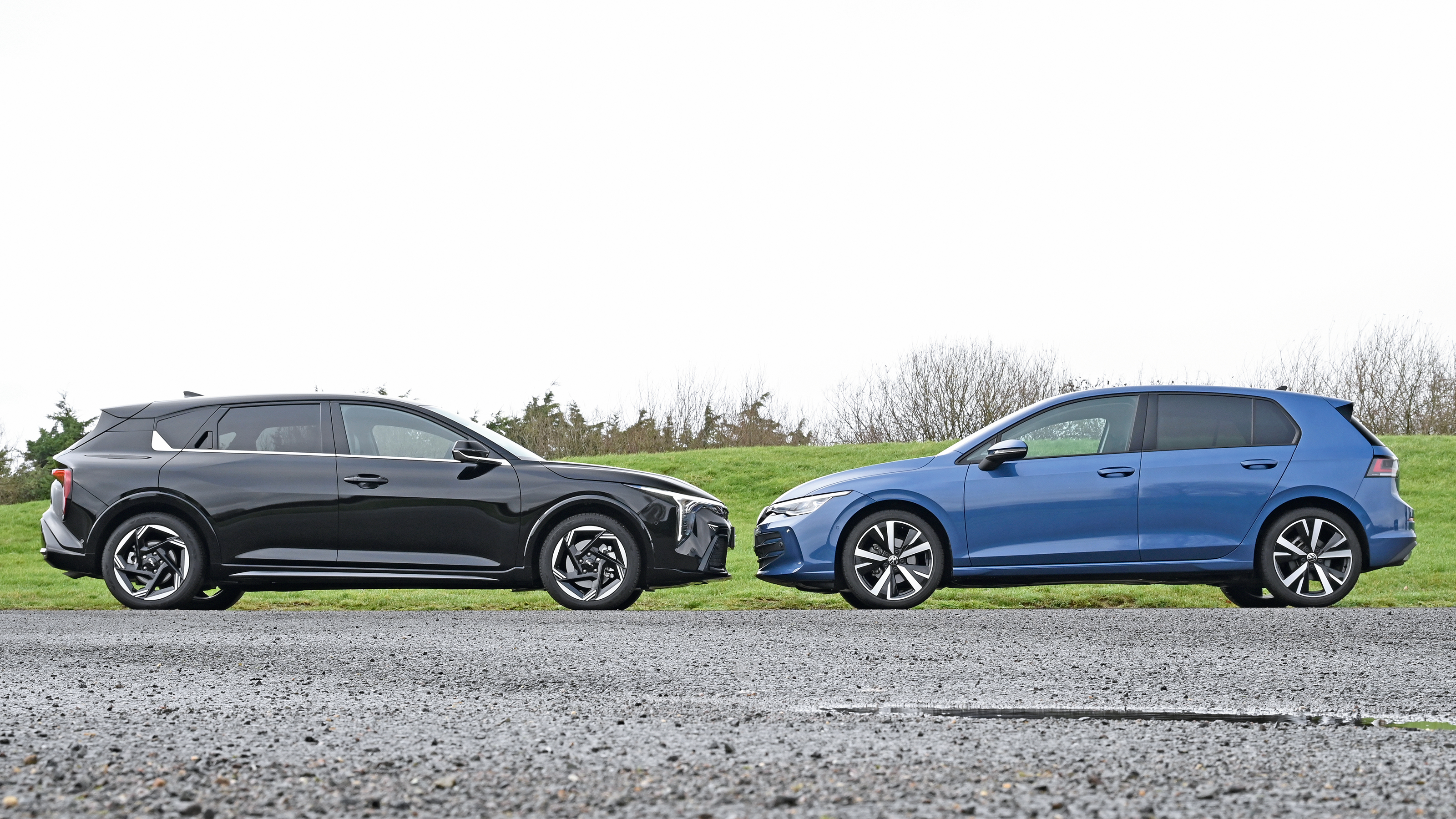 Volkswagen Golf vs Kia K4 - head-to-head