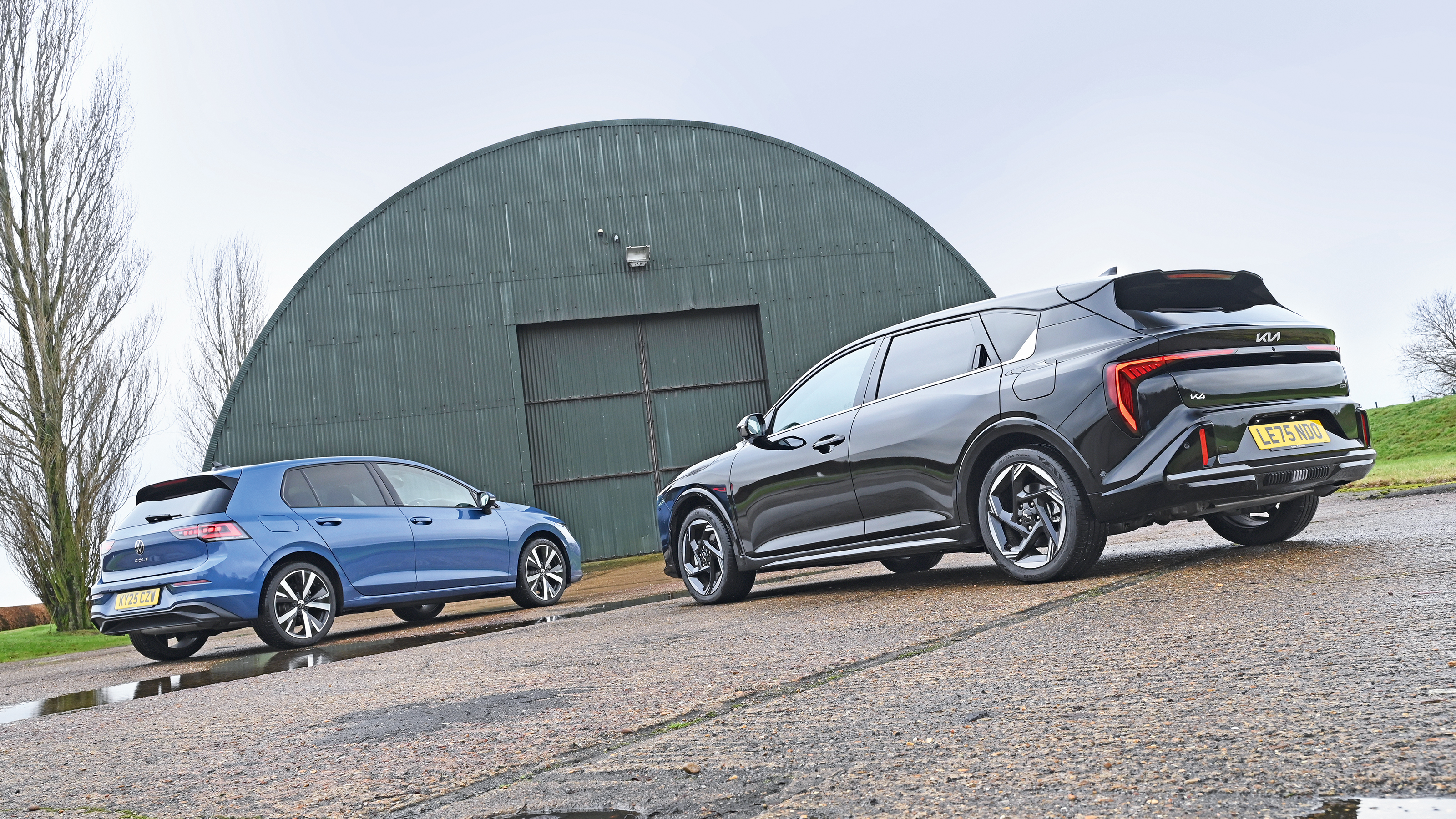 Volkswagen Golf vs Kia K4 - rear