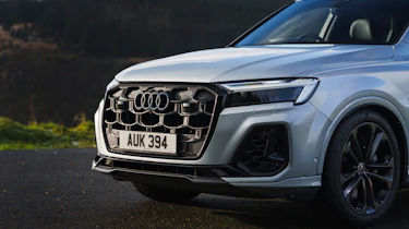 Audi Q7 - headlights and grill