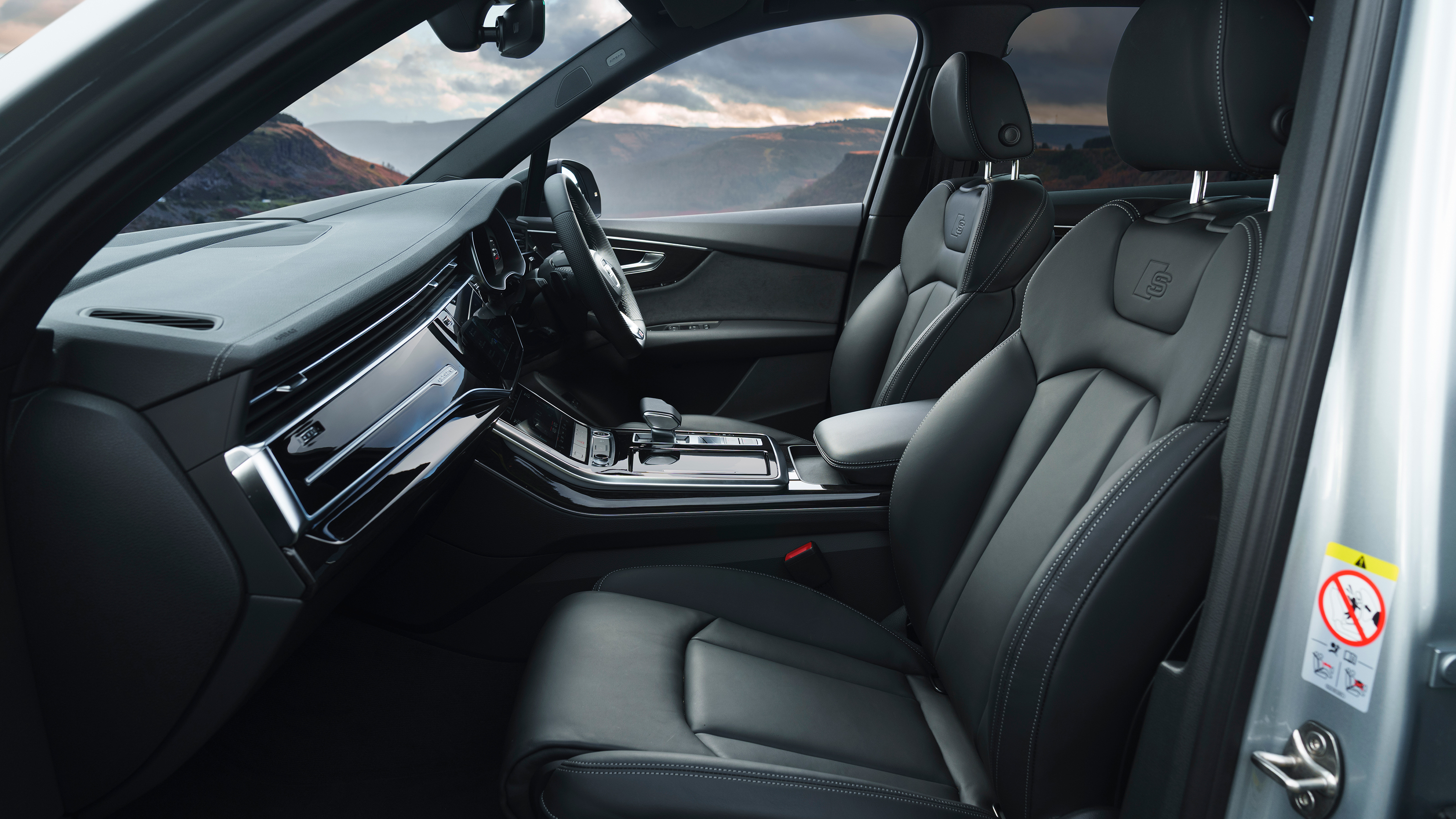 Audi Q7 - front seats