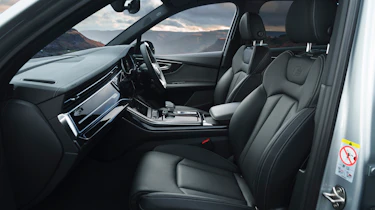 Audi Q7 - front seats