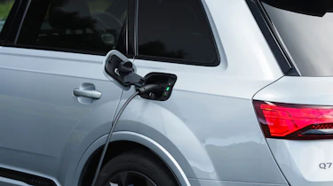 Audi Q7 - charging socket