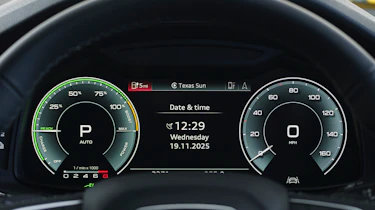 Audi Q7 - driver display dials