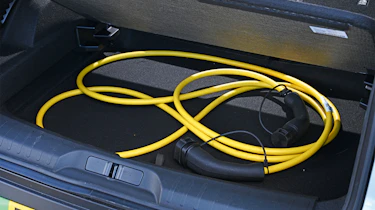 Alfa Romeo Junior - cable storage
