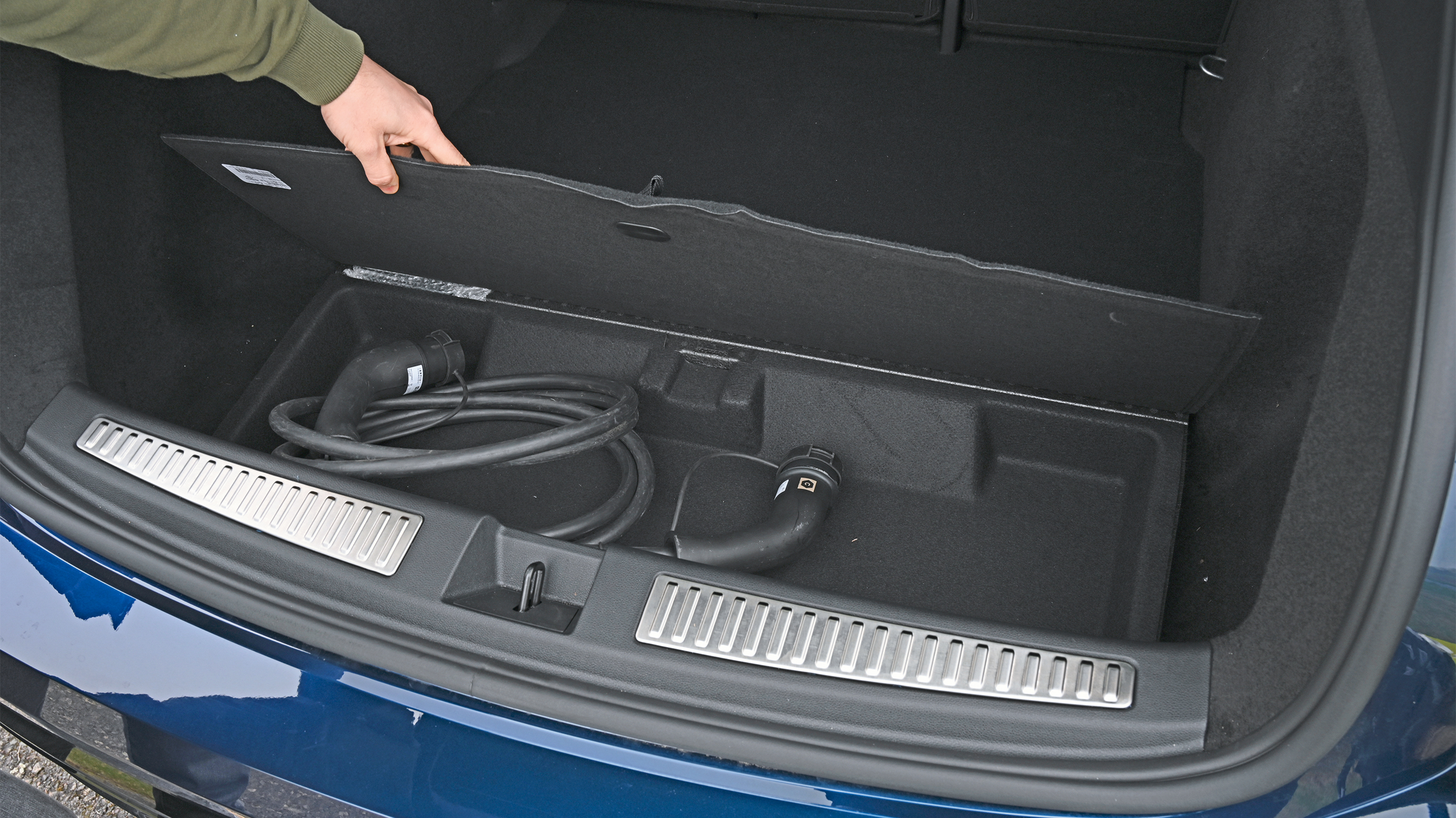 Alpine A390 - cable storage