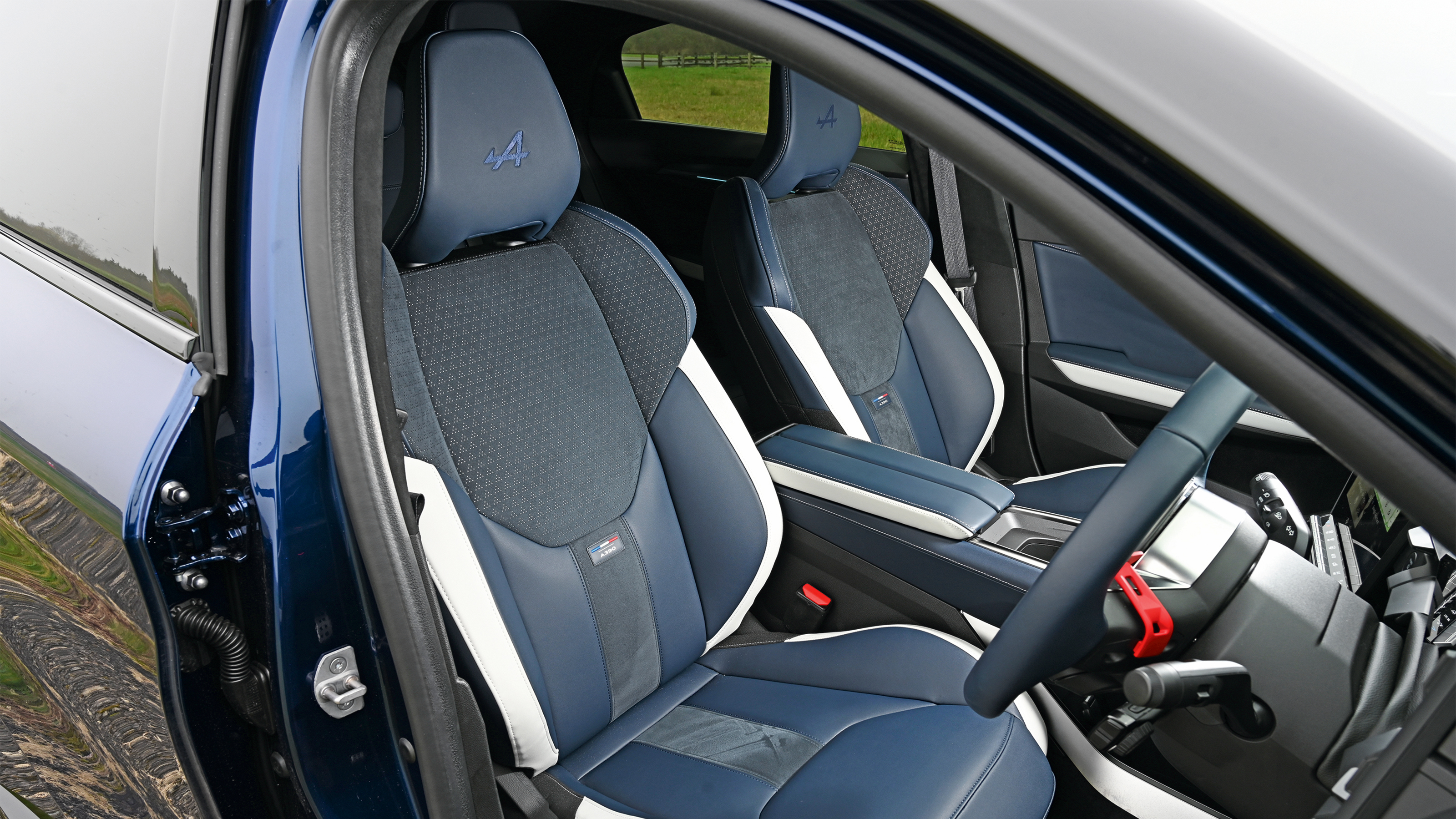 Alpine A390 - front seats