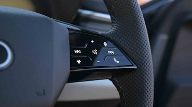 Audi A5 Avant - haptic steering wheel controls
