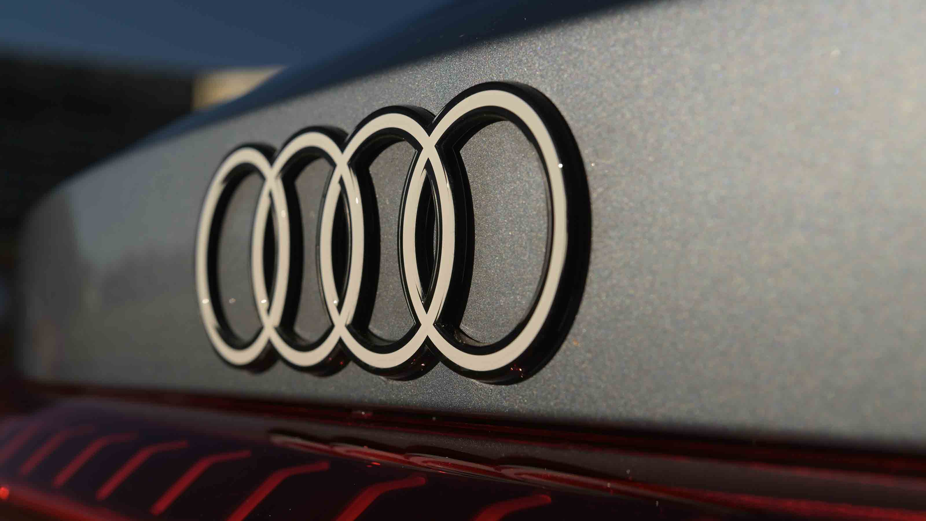 Audi A5 Avant - Audi tailgate logo