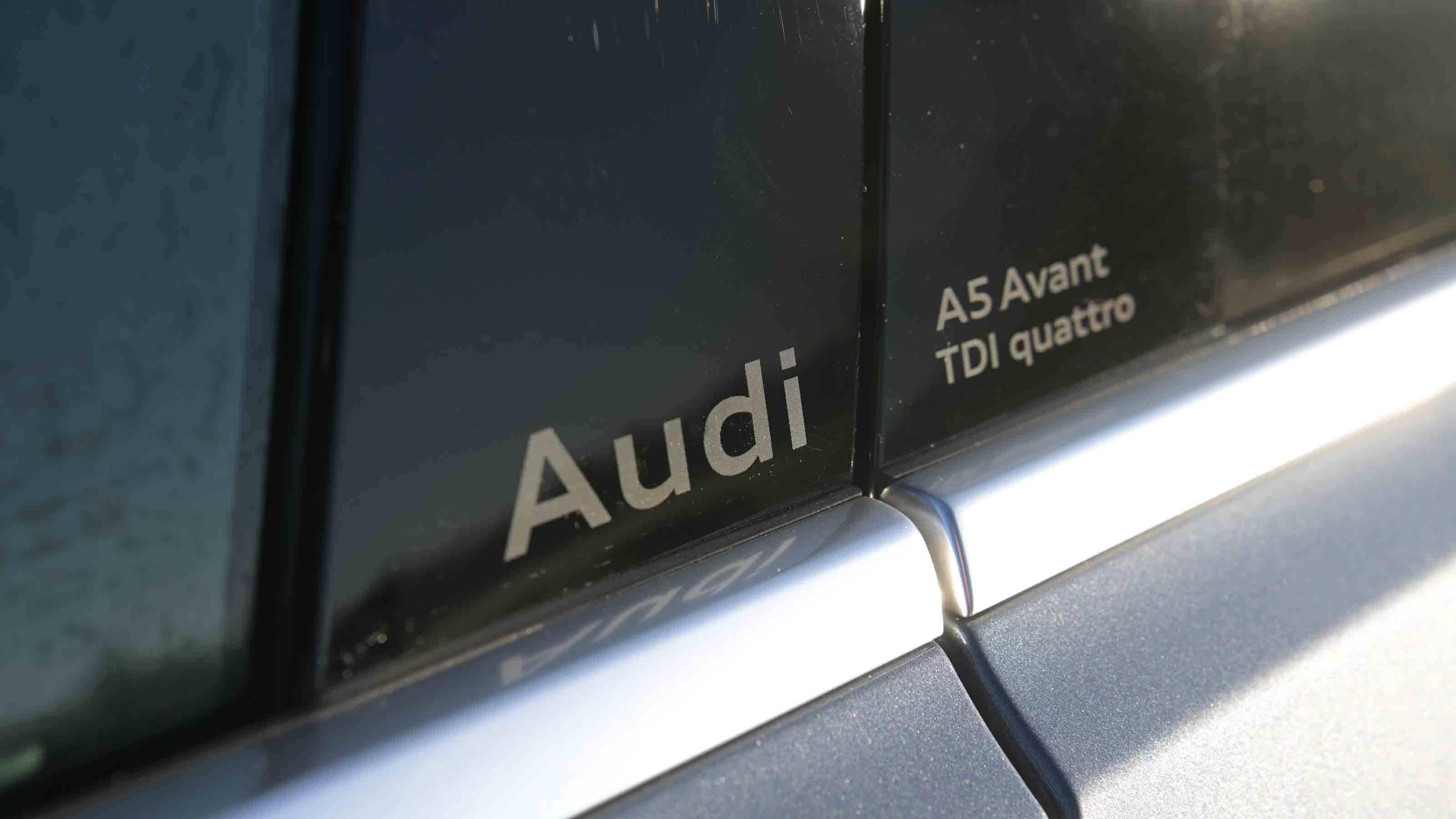 Audi A5 Avant - side trim designation detail