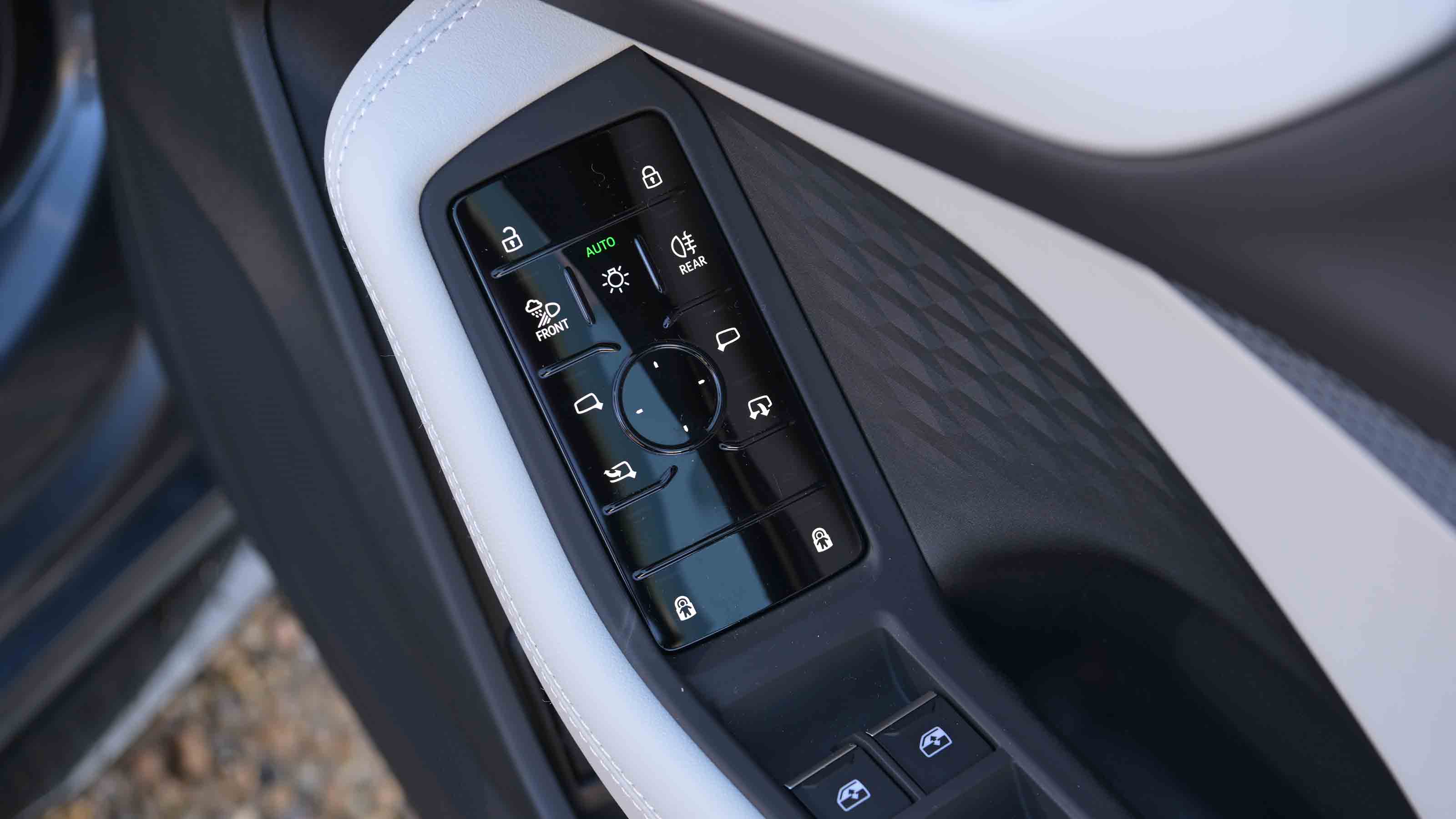 Audi A5 Avant - haptic door controls