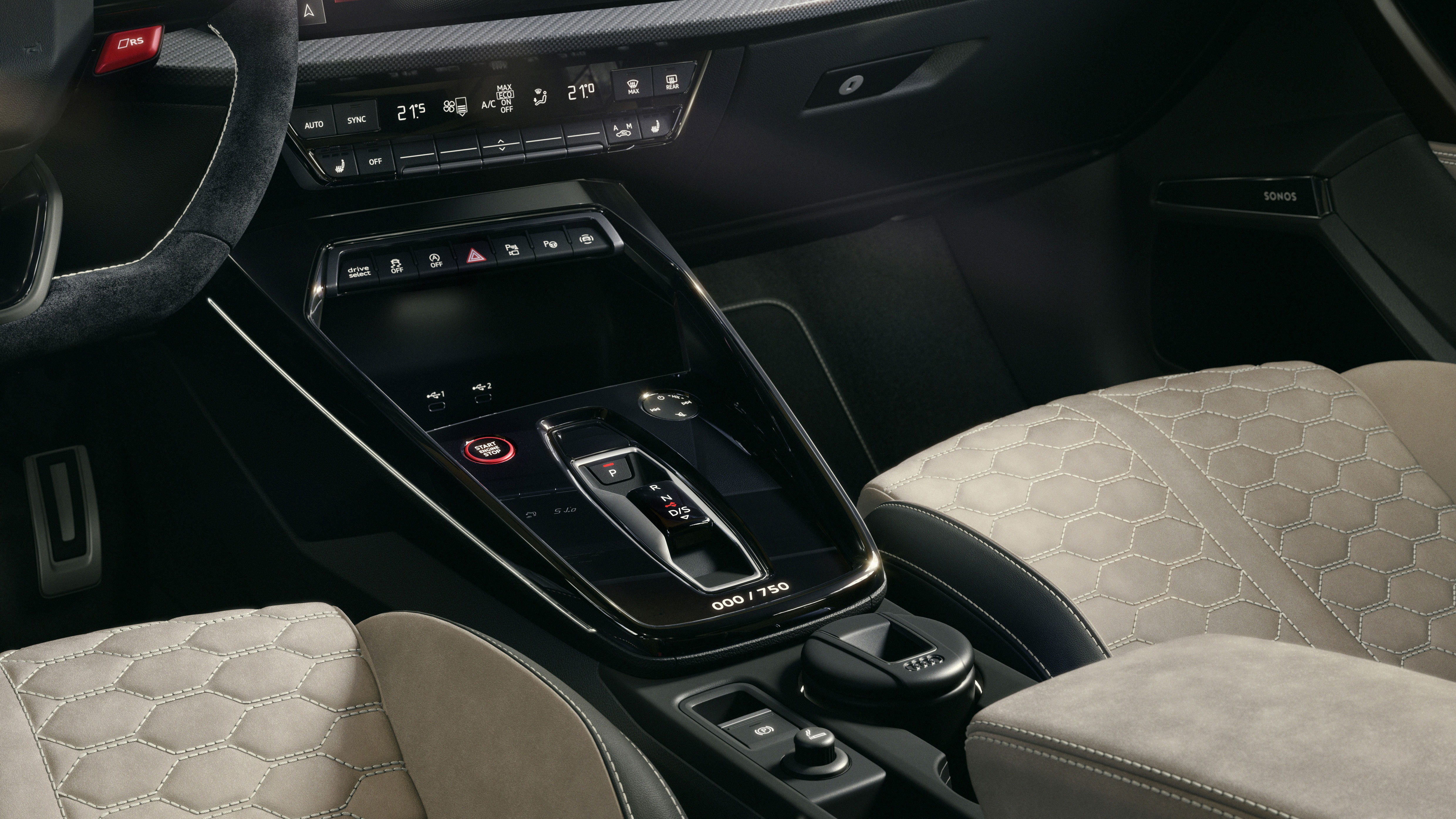 Audi RS 3 Competition Limited - centre console