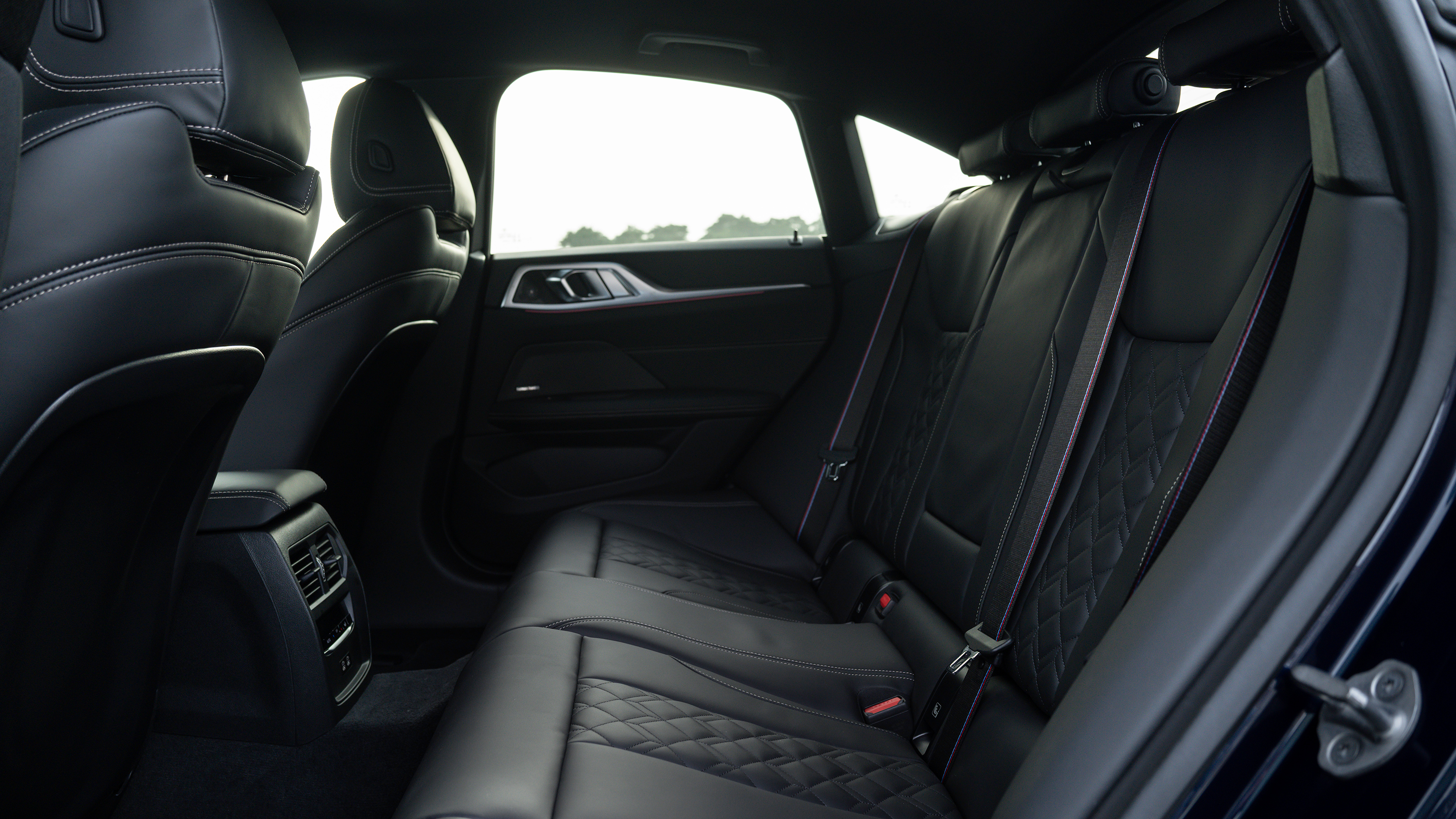 BMW i4 M60 - rear seats