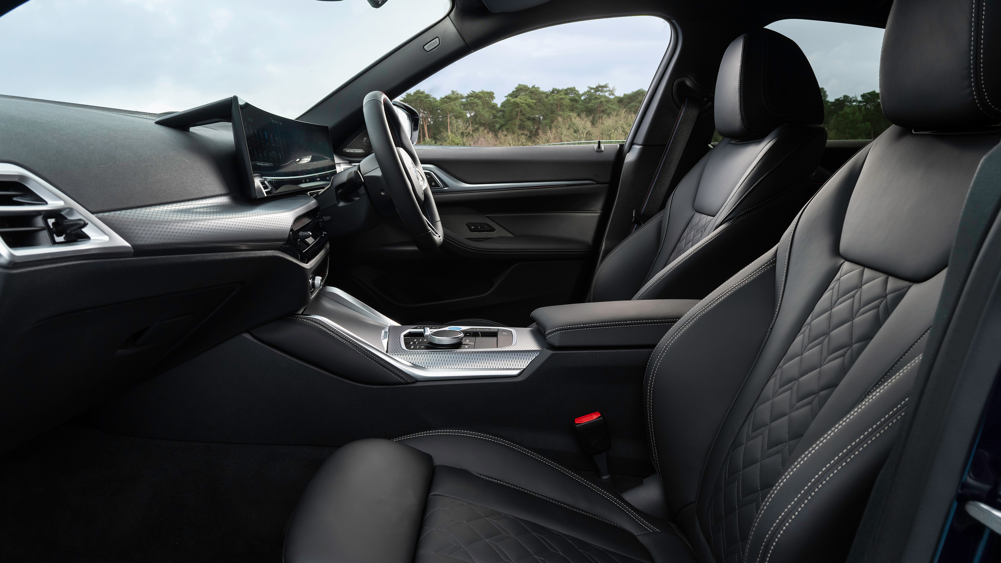 BMW i4 M60 - front seats