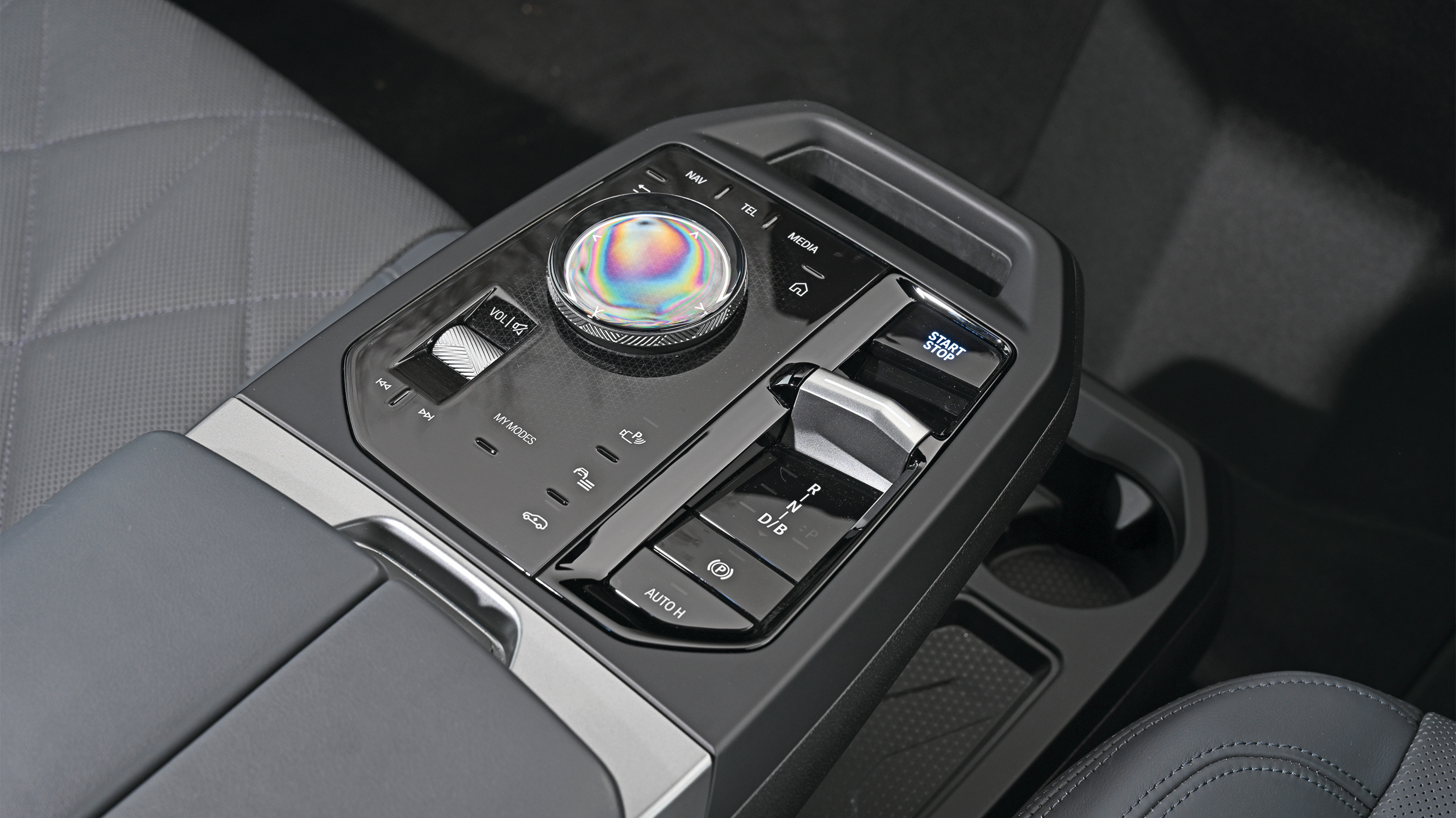 BMW iX - centre console