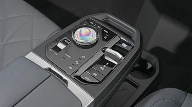 BMW iX - centre console