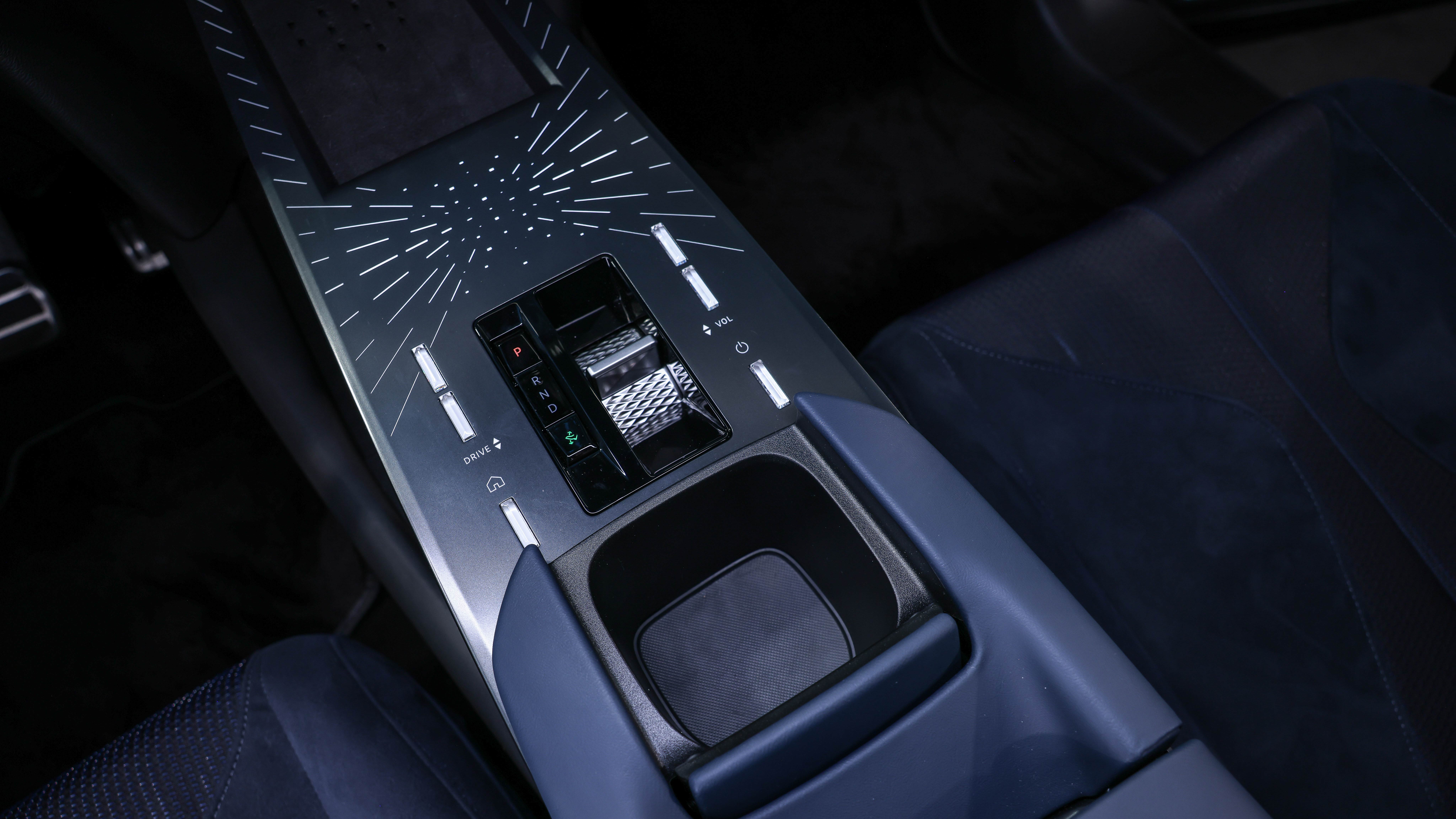 DS No7 - centre console