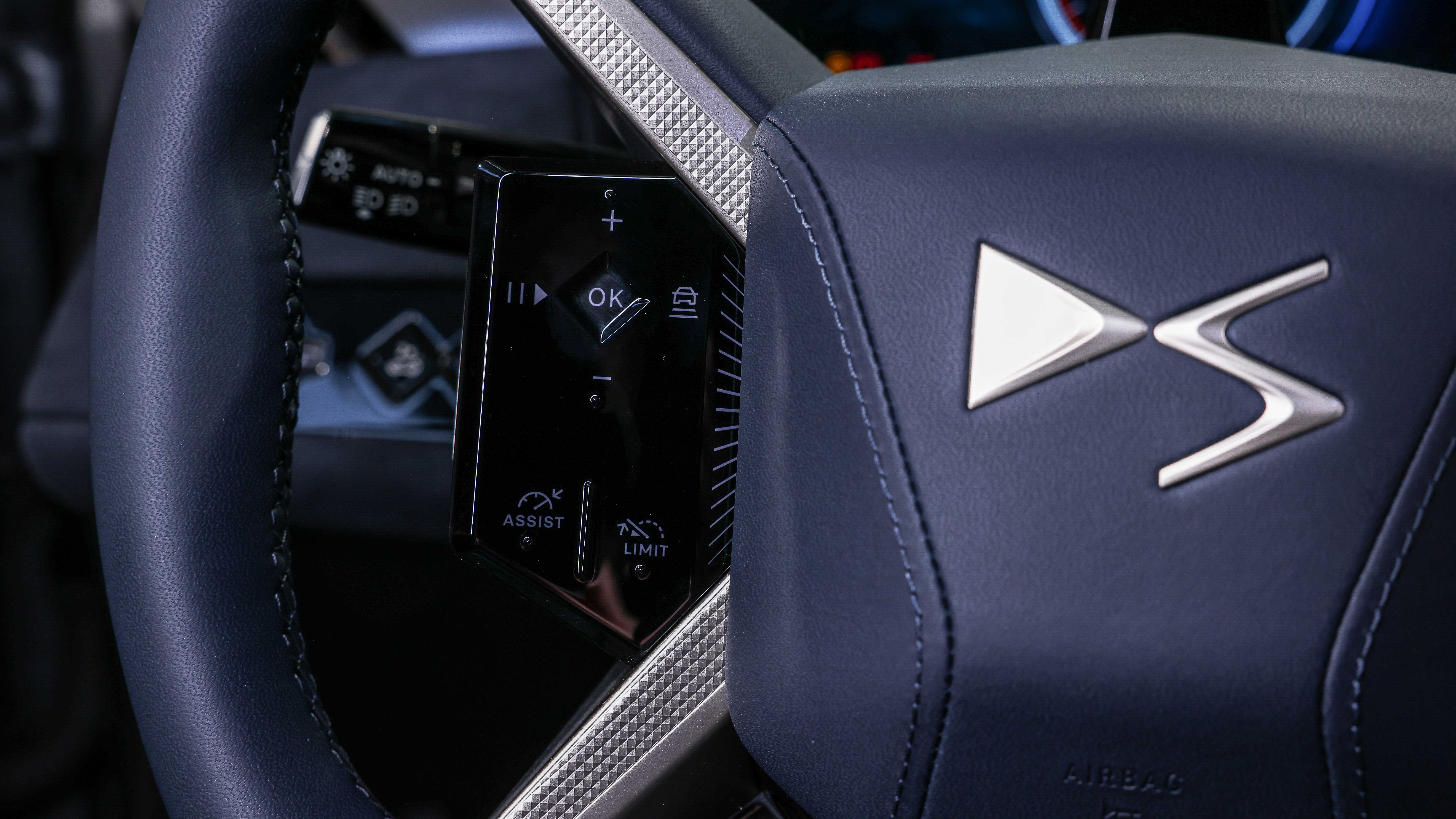 DS No7 - steering wheel detail